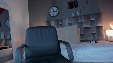 PARIS online show from 02/05/25, 10:44