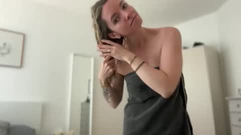 parisianmilf online show from 04/29/26, 09:57