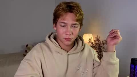 Snapshot of parisstone2 chatting on 12/15/25, 02:16 connie online show from 12/15/25, 02:16