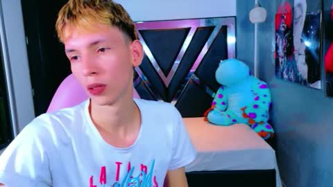 park_jimin1 online show from 11/17/25, 02:56