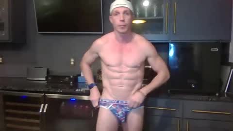 Snapshot of parkerflexes chatting on 12/17/25, 01:33 Parker online show from 12/17/25, 01:33