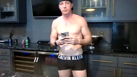 Snapshot of parkerflexes chatting on 06/29/26, 01:00 Parker online show from 06/29/26, 01:00