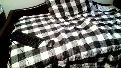 Snapshot of parlaytellio chatting on 09/15/25, 09:37 Parlay Tellio online show from 09/15/25, 09:37