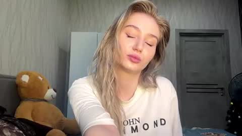 Snapshot of partheniamachle chatting on 07/06/26, 02:14 Milana online show from 07/06/26, 02:14