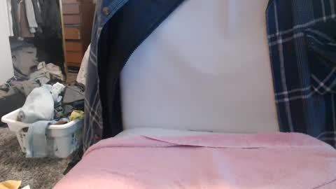 Snapshot of partyndwn chatting on 09/15/25, 04:18 partyndwn online show from 09/15/25, 04:18