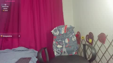 Parys Moore online show from 12/04/25, 01:15