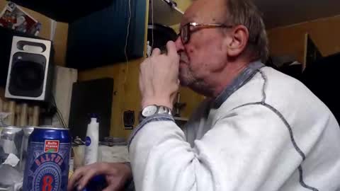 pascal88881 online show from 12/15/24, 10:26