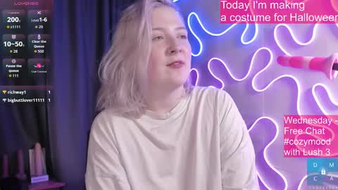 Snapshot of passion_luna chatting on 10/16/25, 04:24 LunaAlan online show from 10/16/25, 04:24