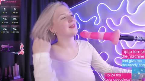 Snapshot of passion_luna chatting on 12/20/25, 11:17 LunaAlan online show from 12/20/25, 11:17