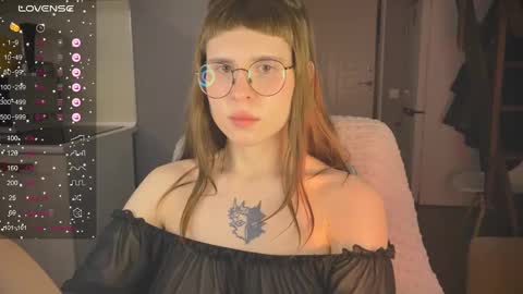 Snapshot of passiondesire_ chatting on 12/22/24, 01:23 Zoe online show from 12/22/24, 01:23