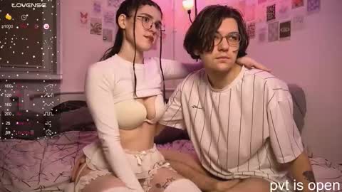 Snapshot of passiondesire_ chatting on 11/21/25, 08:40 Zoe online show from 11/21/25, 08:40