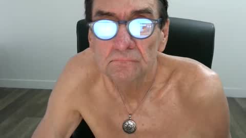 Snapshot of pastelito76 chatting on 10/07/25, 03:09 Bob online show from 10/07/25, 03:09