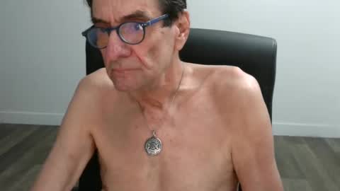 Snapshot of pastelito76 chatting on 10/09/25, 01:31 Bob online show from 10/09/25, 01:31