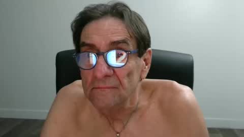 Snapshot of pastelito76 chatting on 10/17/25, 02:15 Bob online show from 10/17/25, 02:15