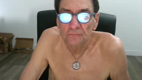 Snapshot of pastelito76 chatting on 11/01/25, 08:44 Bob online show from 11/01/25, 08:44