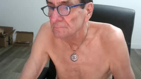 Snapshot of pastelito76 chatting on 11/03/25, 07:26 Bob online show from 11/03/25, 07:26