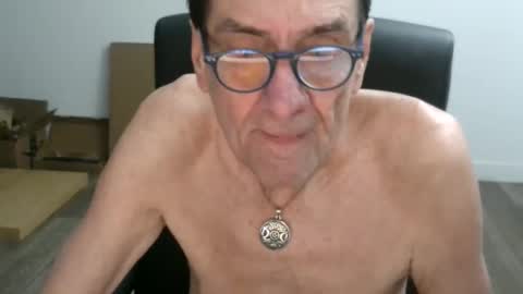 Snapshot of pastelito76 chatting on 11/05/25, 12:27 Bob online show from 11/05/25, 12:27