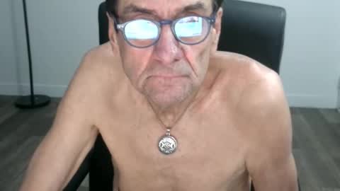 Snapshot of pastelito76 chatting on 11/13/25, 03:33 Bob online show from 11/13/25, 03:33