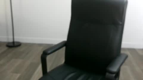 Snapshot of pastelito76 chatting on 11/21/25, 02:27 Bob online show from 11/21/25, 02:27