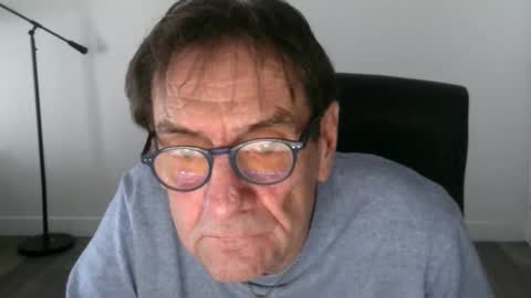 Snapshot of pastelito76 chatting on 11/22/25, 04:06 Bob online show from 11/22/25, 04:06