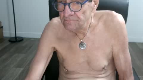 Snapshot of pastelito76 chatting on 12/14/25, 02:00 Bob online show from 12/14/25, 02:00