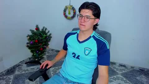 Snapshot of patrik027 chatting on 12/14/24, 08:51 .... online show from 12/14/24, 08:51