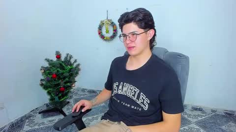 Snapshot of patrik027 chatting on 12/20/24, 04:36 .... online show from 12/20/24, 04:36