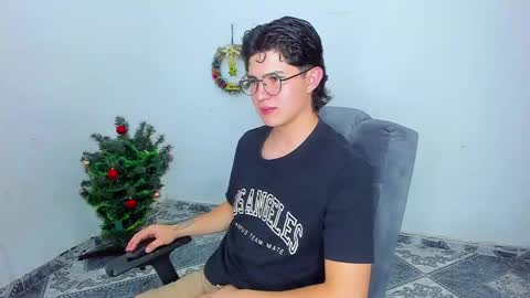 Snapshot of patrik027 chatting on 12/20/24, 07:39 .... online show from 12/20/24, 07:39