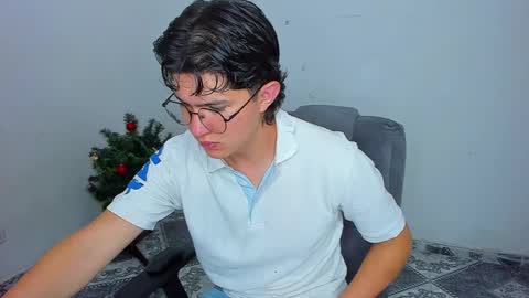 Snapshot of patrik027 chatting on 12/21/24, 02:26 .... online show from 12/21/24, 02:26