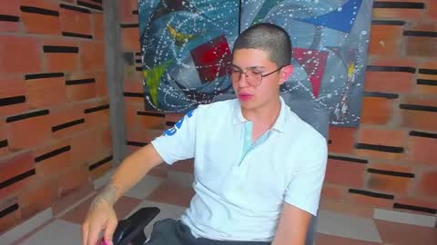 Snapshot of patrik027 chatting on 01/17/25, 07:27 .... online show from 01/17/25, 07:27