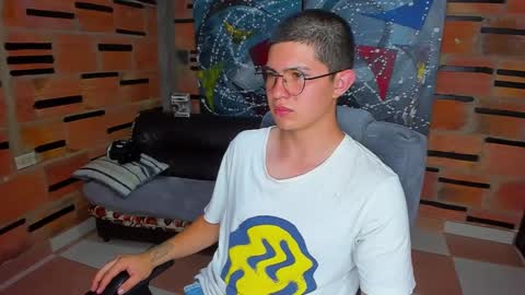 Snapshot of patrik027 chatting on 01/23/25, 09:39 .... online show from 01/23/25, 09:39