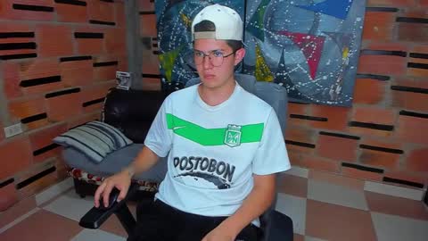 Snapshot of patrik027 chatting on 01/24/25, 08:00 .... online show from 01/24/25, 08:00