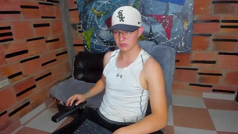 Snapshot of patrik027 chatting on 02/05/25, 09:18 .... online show from 02/05/25, 09:18