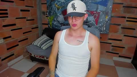 Snapshot of patrik027 chatting on 02/06/25, 11:48 .... online show from 02/06/25, 11:48
