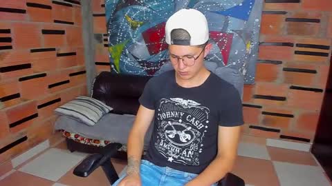 Snapshot of patrik027 chatting on 02/12/25, 09:43 .... online show from 02/12/25, 09:43