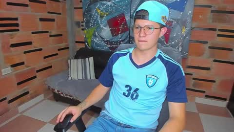 Snapshot of patrik027 chatting on 02/14/25, 10:58 .... online show from 02/14/25, 10:58