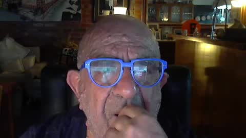 Snapshot of patvac chatting on 01/17/25, 12:52 patvac online show from 01/17/25, 12:52