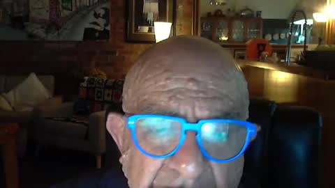 Snapshot of patvac chatting on 01/28/25, 12:32 patvac online show from 01/28/25, 12:32
