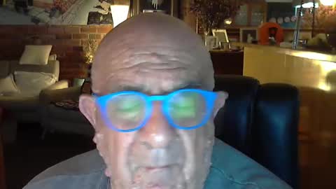 Snapshot of patvac chatting on 09/18/25, 02:30 patvac online show from 09/18/25, 02:30