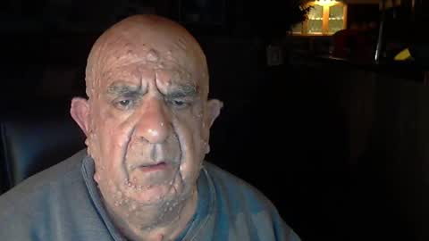 Snapshot of patvac chatting on 10/21/25, 05:02 patvac online show from 10/21/25, 05:02