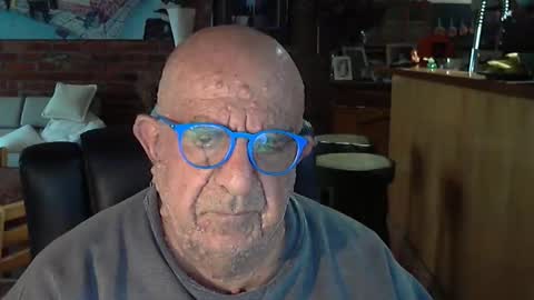 Snapshot of patvac chatting on 10/23/25, 08:29 patvac online show from 10/23/25, 08:29