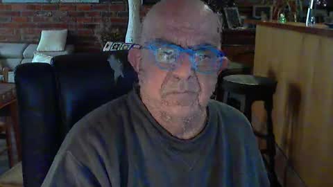 Snapshot of patvac chatting on 05/06/26, 11:54 patvac online show from 05/06/26, 11:54
