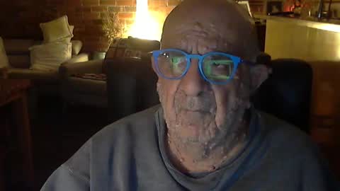 Snapshot of patvac chatting on 05/18/26, 02:45 patvac online show from 05/18/26, 02:45