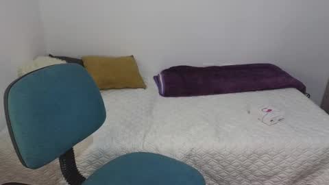 Snapshot of pau_cute19 chatting on 12/15/25, 08:02 pau cute online show from 12/15/25, 08:02