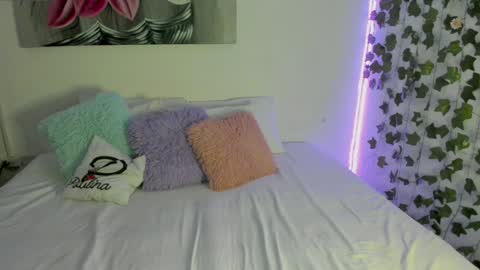 Snapshot of pau_delima__ chatting on 01/03/25, 12:00 paulina online show from 01/03/25, 12:00