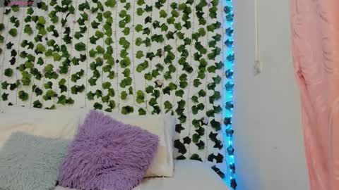 Snapshot of pau_delima__ chatting on 09/25/25, 10:52 paulina online show from 09/25/25, 10:52