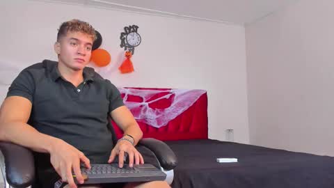 Paull George online show from 10/16/25, 02:07