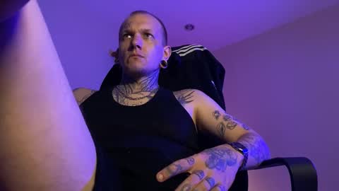 Snapshot of paul_razor chatting on 12/14/25, 01:38 Paul online show from 12/14/25, 01:38