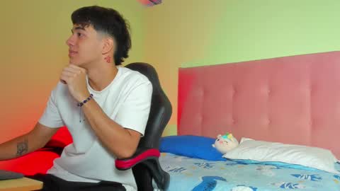 Snapshot of paul_sexycock chatting on 01/25/25, 12:16 paul_sexycock online show from 01/25/25, 12:16