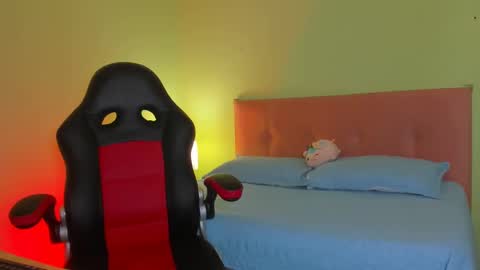 Snapshot of paul_sexycock chatting on 02/06/25, 12:37 paul_sexycock online show from 02/06/25, 12:37